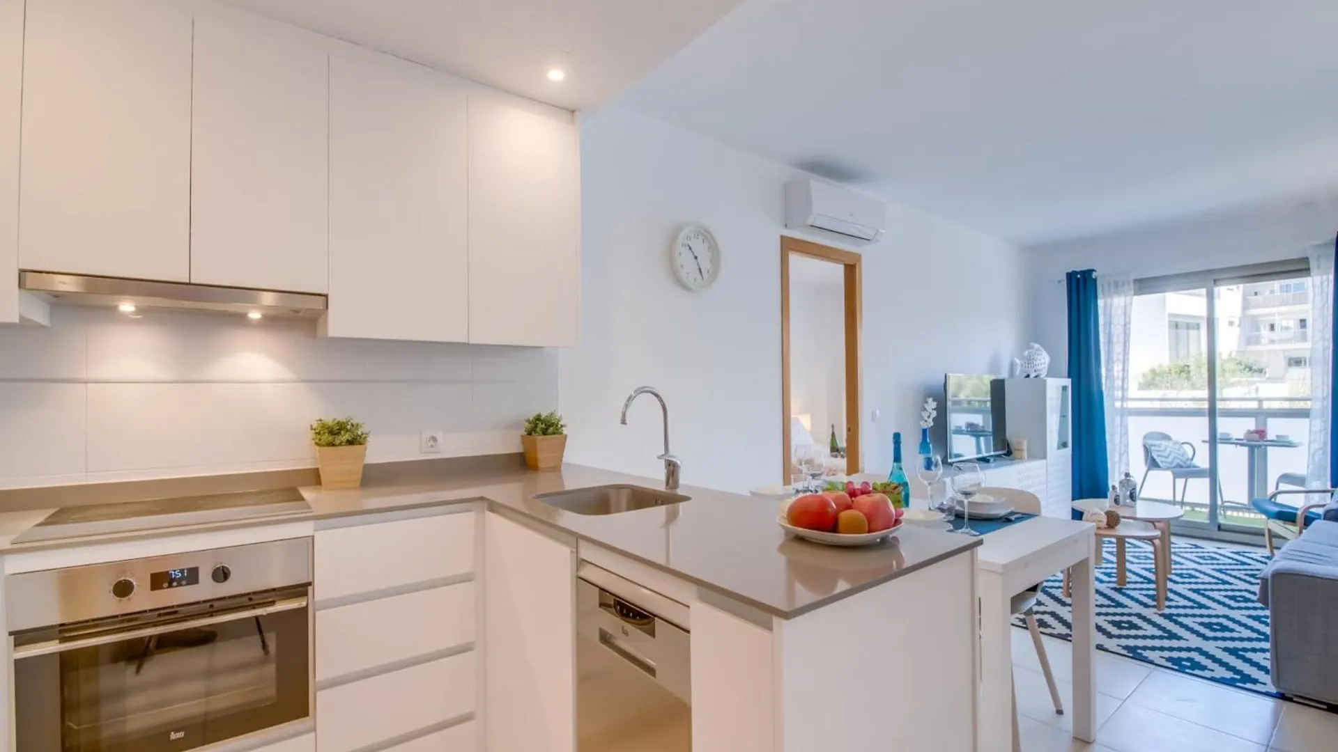 Bright Apartment 350 M From Alcudia Beach Алькудия