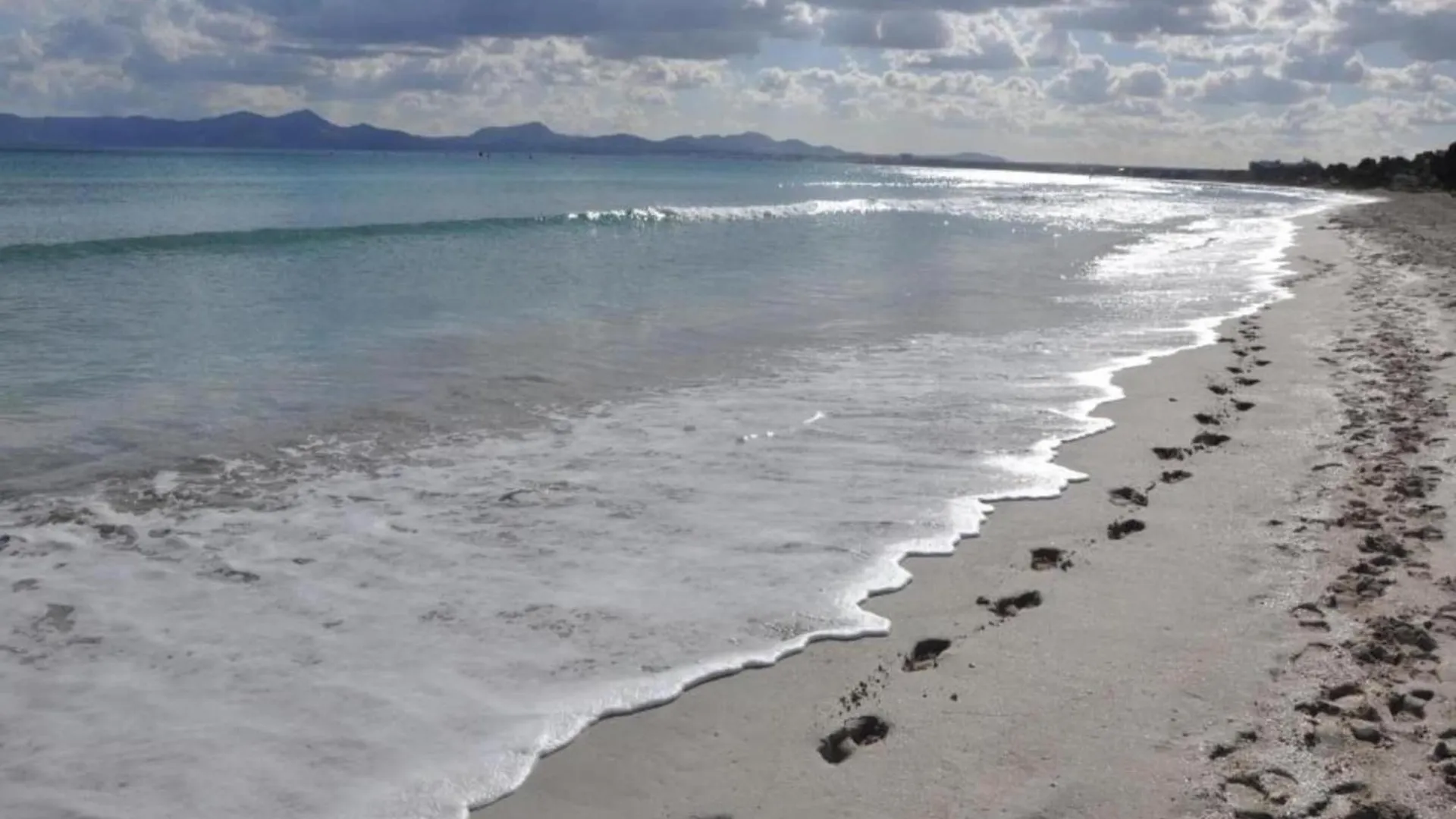 Bright Apartment 350 M From Alcudia Beach  阿尔库迪亚
